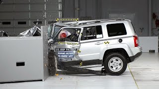 2012 Jeep Patriot driver-side small overlap IIHS crash test