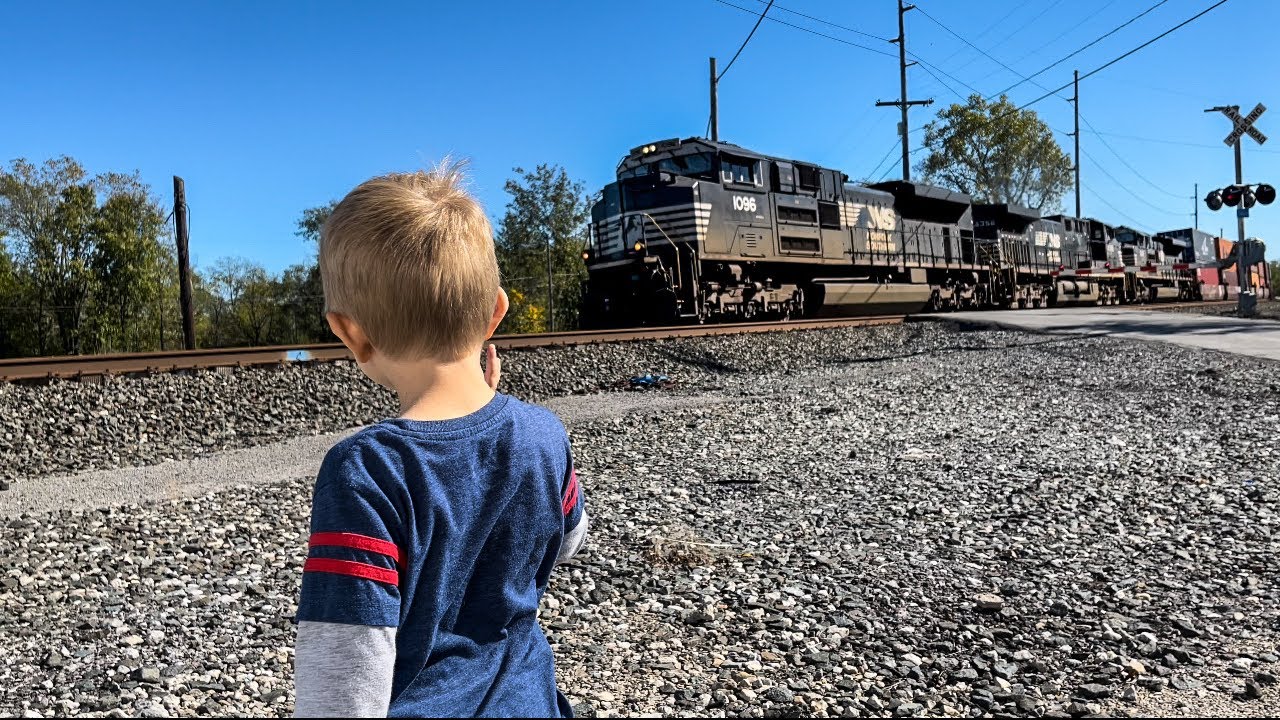 TRAIN TRACKING #12 | Levi Spots The FASTEST Norfolk Southern He’s EVER Seen!!