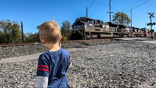 TRAIN TRACKING #12 | Levi Spots The FASTEST Norfolk Southern He’s EVER Seen!!