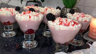 Si vous avez des fruit rouge , faite se merveilleux dessert ( mousse à la fraise )