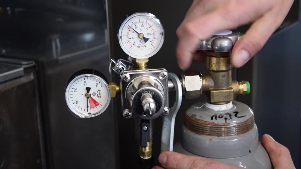 CO2 Flaschen wechseln bei Trinkwasseranlagen von revos - YouTube