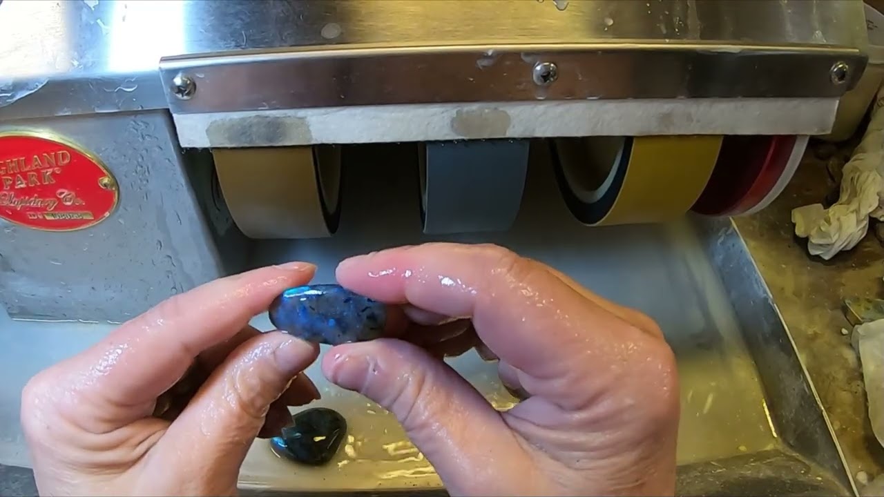 Cutting Labradorite no4