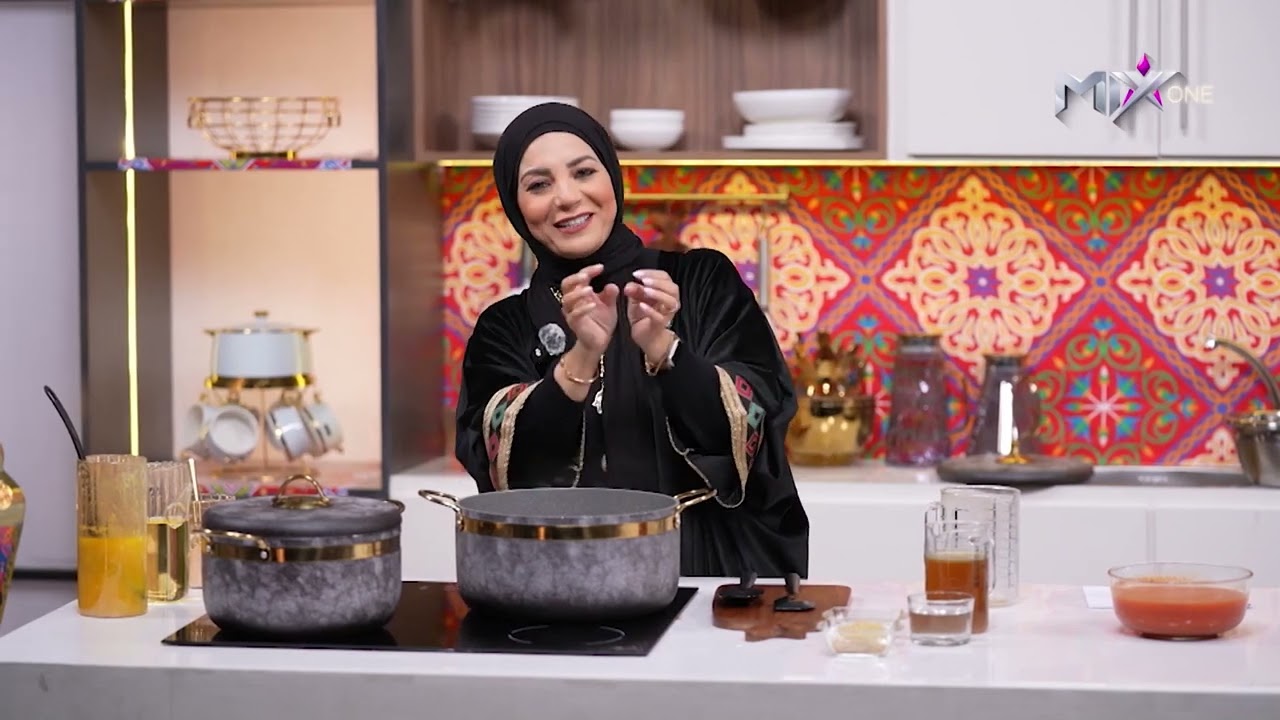 خطيرة لما تعمليها على الفطار وتنفع للعزومات.. طريقة عمل فتة بالخل والتوم.. رهيبة لما تتعمل بالموزة