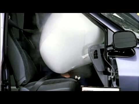 Vídeo: Os airbags devem ser acionados na traseira?