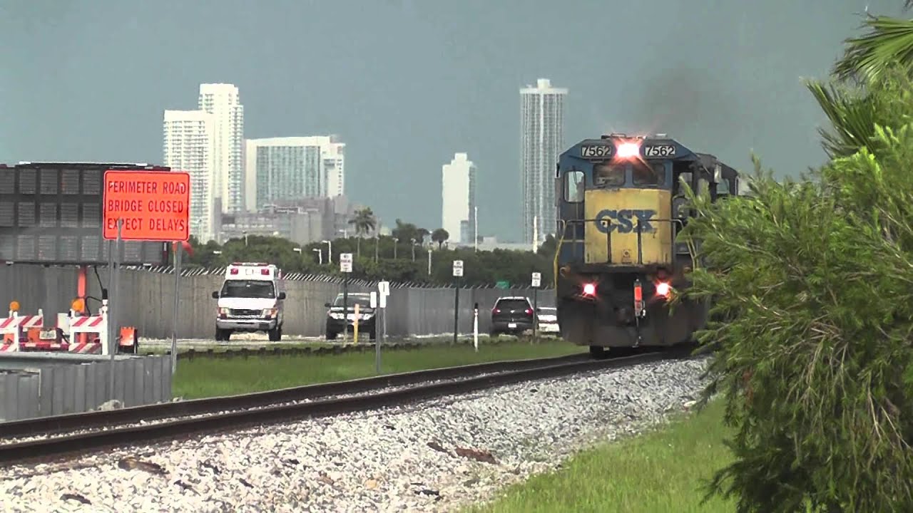 [HD] Lufthansa 463 switches runways and CSX O721 w/ Cool Crew Miami, FL ...
