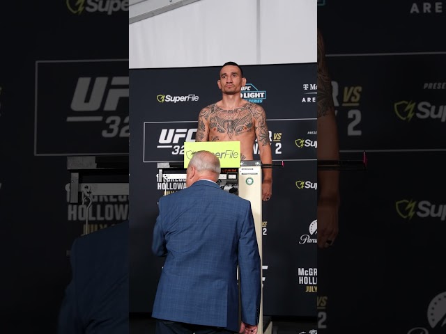 Max Holloway makes weight! #ufc329