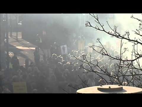 Video Biểu tình đòi Thủ tướng Iceland từ chức sau vụ Hồ sơ... - YouTube