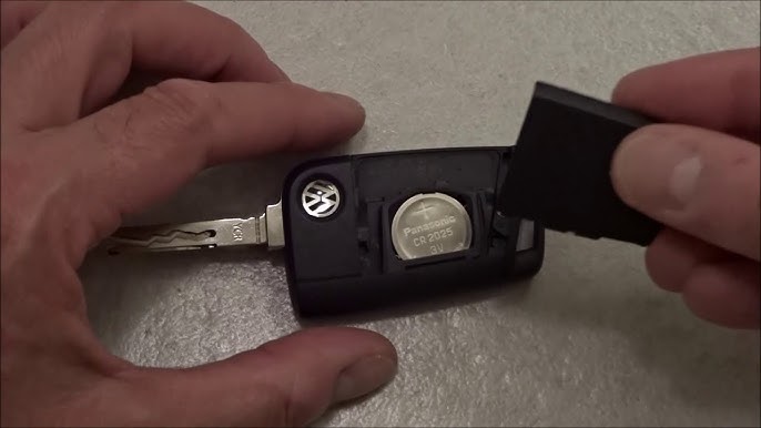 VW Passat Schlüssel Batterie wechseln [Anleitung] für B8, B7 & B6 (3C)
