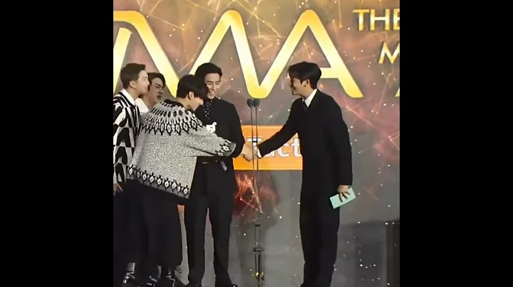 BTS V X actor Hyunsik interaction at 2021 TMA The fact music awards, taehyung - 天天要闻