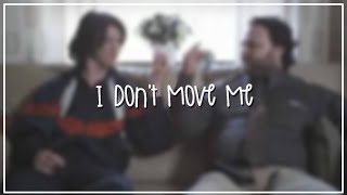 Peter, Bjorn and John - I Don&#39;t Move Me | Official Video | Letra + Español