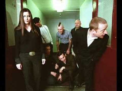 Flogging Molly (+) Between a Man and a Woman