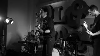 Roots & Bones - Strangers (live@Vapaakaupungin Olohuone)
