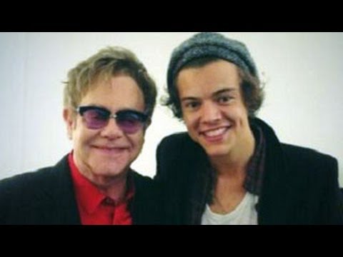 Video: Elton John akan bertanding untuk gelaran 