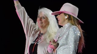 Miniatura de "Lady Gaga Brings Mom On Stage & "Million Reasons" Live @ Joanne World Tour: San Francisco 8/13/17"