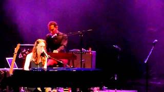 Sara Bareilles Hold My Heart At The 965 Tic Christmas Show 12310