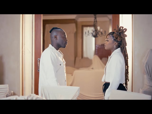 Mduduzi Ncube (Ft. Nomfundo Moh) - Myekele Ahambe  [Official Music Video] class=