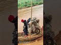 モーターバイクとボートの協奏曲 : 伝統と革新が融合する物流の物語