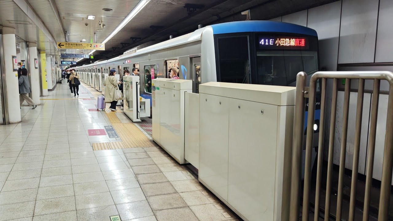 小田急4000形 準急 成城学園前行 東京メトロ千代田線 根津発車 - YouTube