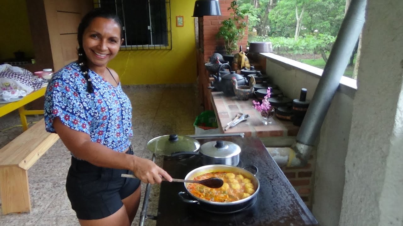 TILÁPIA NO MOLHO DE COCO COM TROUXINHAS DE OVOS