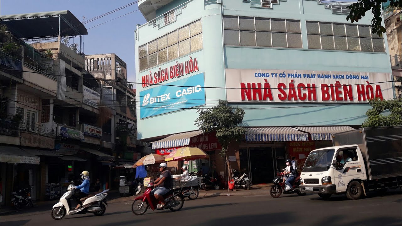 Choáng ngợp phố bán vàng đường Cô Giang khu vực chợ Biên Hòa - YouTube Biên Hòa City