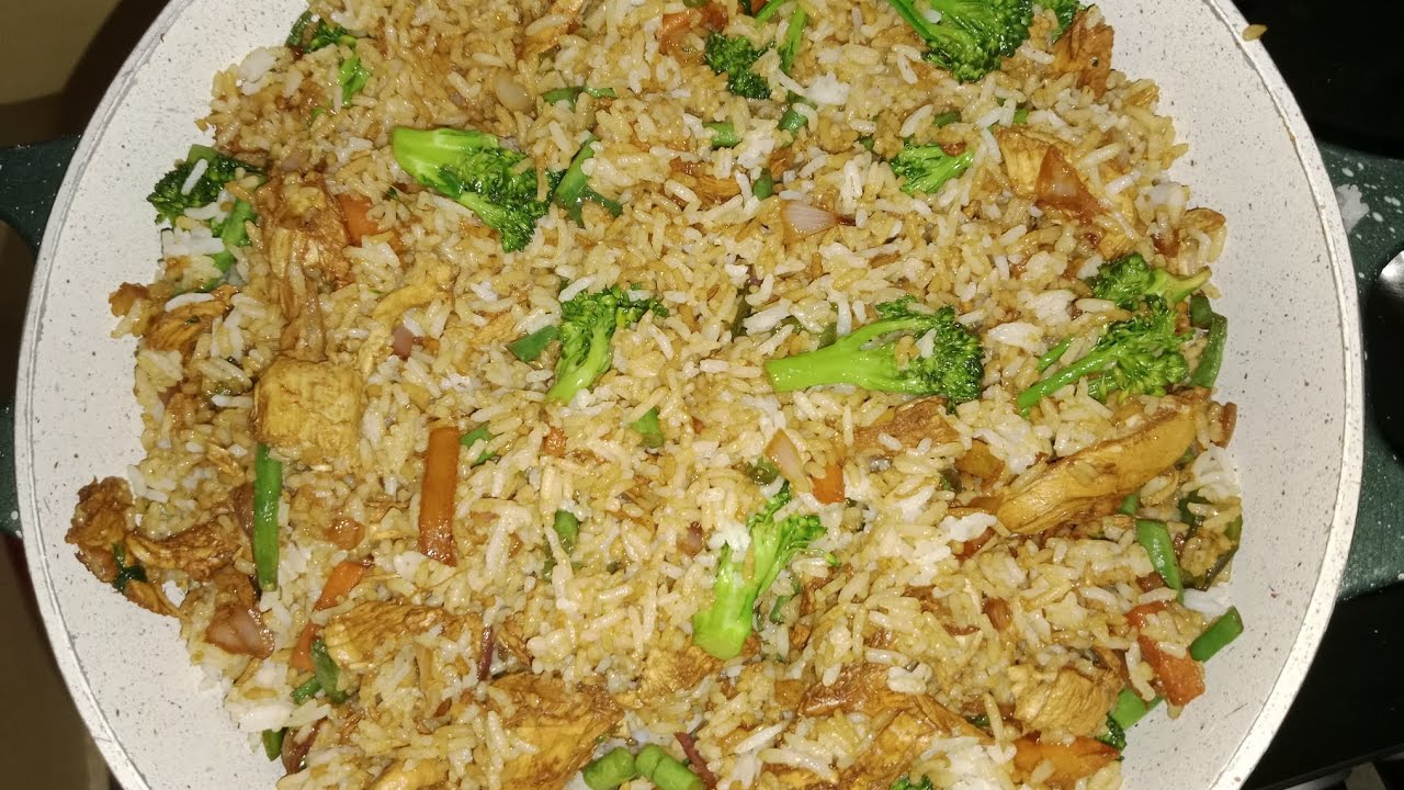 EASY WAY TO MAKE CHICKEN FRIED RICE/ SIT RELAX AND ENJOY 😋 - YouTube
