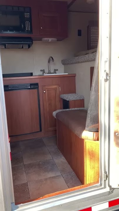 Sundowner 2 horse trailer with living quarters for sale