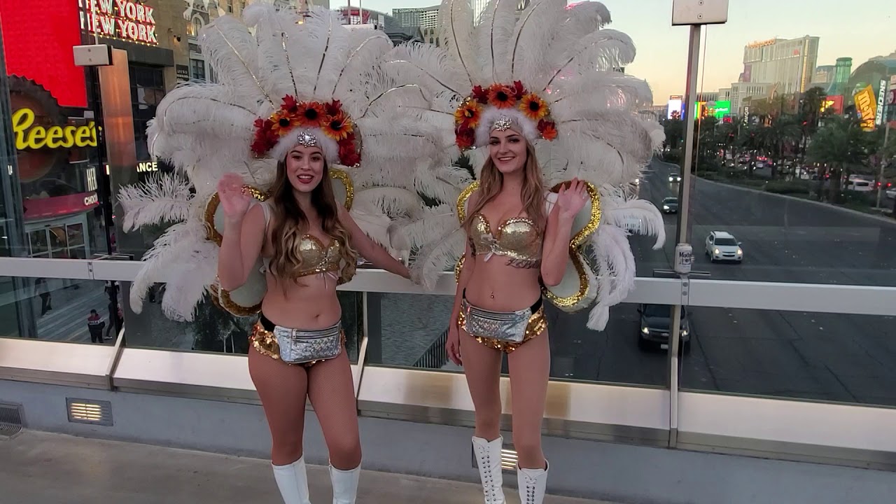 Las Vegas Showgirls On Vegas Strip. видео, добавление, телефон с камерой, т...