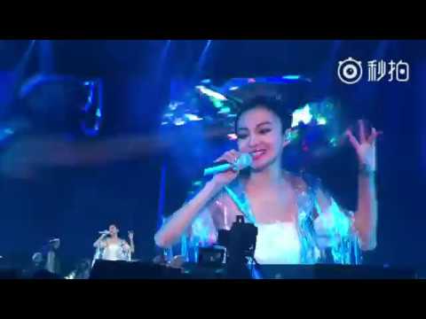 改編版《淋雨一直走》 張韶涵 Angela Chang 2018/7/14 旅程世界巡回演唱會 (上海站)