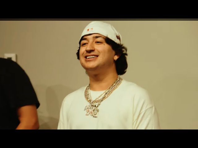 Watch Calle 24 y Fuerza Regida Cantando Sin Evidencias on YouTube Watch Calle 24 y Fuerza Regida Cantando Sin Evidencias on YouTube