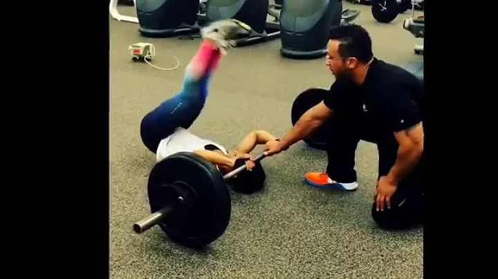 Barbell v raises by Violeta Reyes