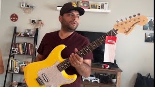 Le COMPRO a mi ESPOSO la GUITARRA de sus SUEÑOS | Fender Tom Delonge Stratocaster 🎸