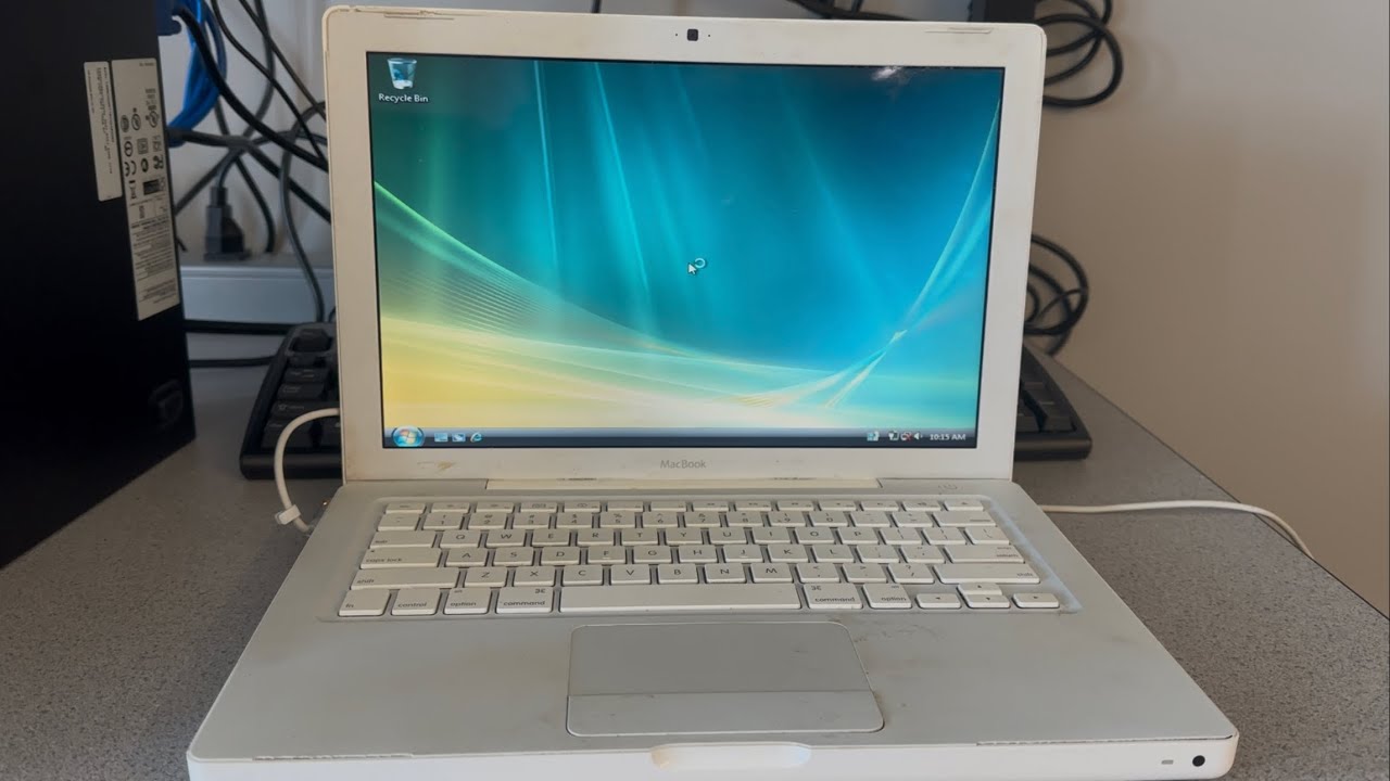 2007 Apple MacBook A1181 laptop running Windows Vista Ultimate SP0 (RTM)