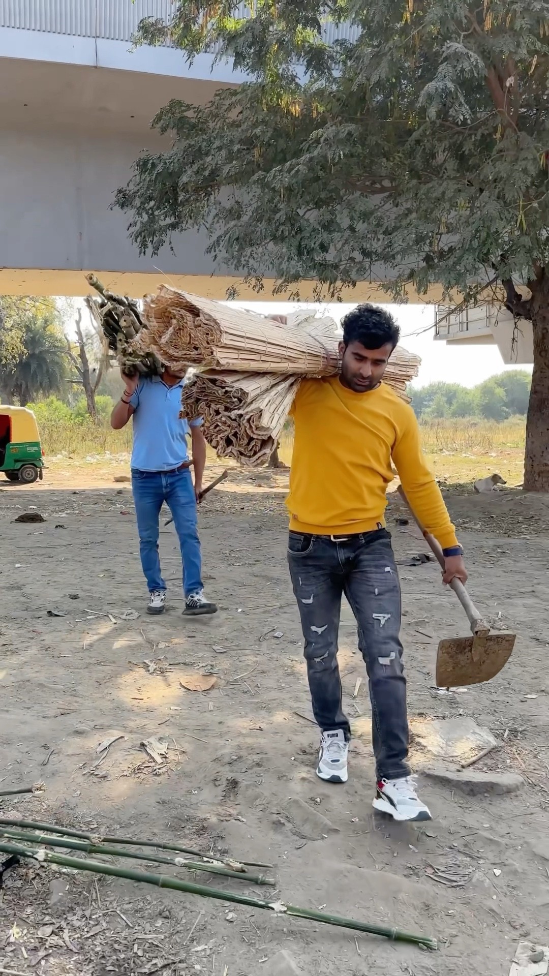 ?ये होती है मजबूरी ??#humanity #respect #helping #trending #viralvideo #youtubeshorts ?