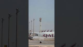 @qatarairways Boeing 787-8 Dreamliner and Airbus A320 taxiing to runway for takeoff.. ❤️🇶🇦