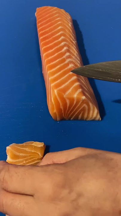 How to cut perfect salmon’s sashimi ? Here is go 🍣🍱 #sushichefprem