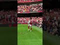 Declan Rice accidentally hits himself in the face with the Community Shield 😅