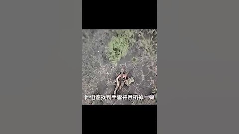 A Russian soldier calmly throws away the bomb that falls from the Ukrainian drone. Savage! 🔥