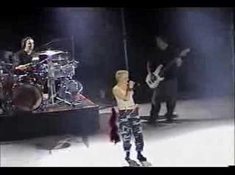 Garbage "Suffocate Me" San Diego 2002