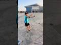 Cậu nhóc thả diều bằng cả hai tay cực nhịp nhàng #kite #pipa在台灣 #kiteflying #layangan #uçurtma