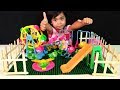 Bikin miniatur playground dengan mainan anak