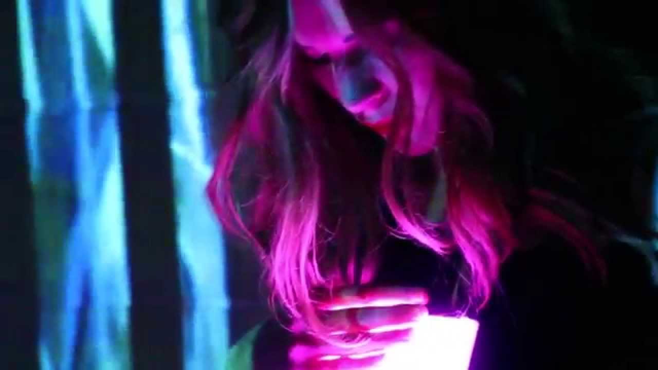 Clip de la chanson "Shady hour", chanteuse T.I.N
