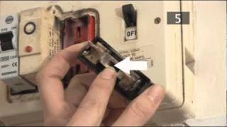 How To Change A Fuse In A Traditional Fuse Box