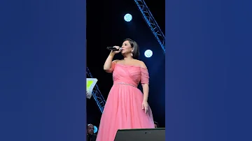 شيرين بتمنى أنساك أداء يبكي القلب وتفاعلرهيب من الجمهور 