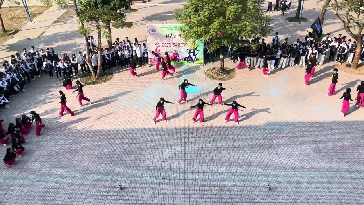 Dân vũ lớp 10A8 trường THPT Ngô Quyền