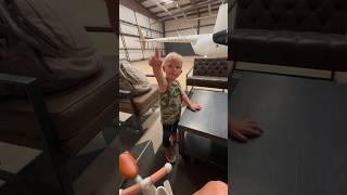 Toddler catches horned lizard at airport