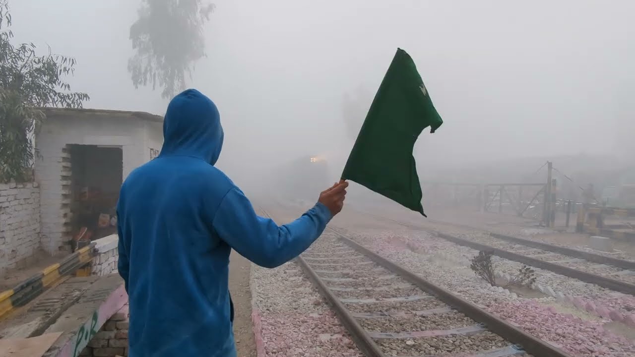 Emergency Train Break 🚦Full smoke Railway Crossing Pakistan Railway Train 