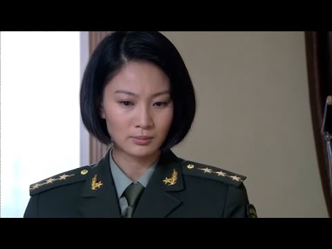 特种兵床边摆着前女友的照片，被美女教官发现，伤心欲绝离开 #中国电视剧 #ChineseDrama