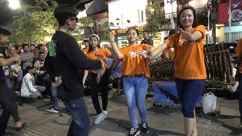 MASNYA SUKAK JOGET SAMA SI CANTIK !!! PAMER BOJO COVER ANGKLUNG RAJAWALI MALIOBORO YOGYAKARTA