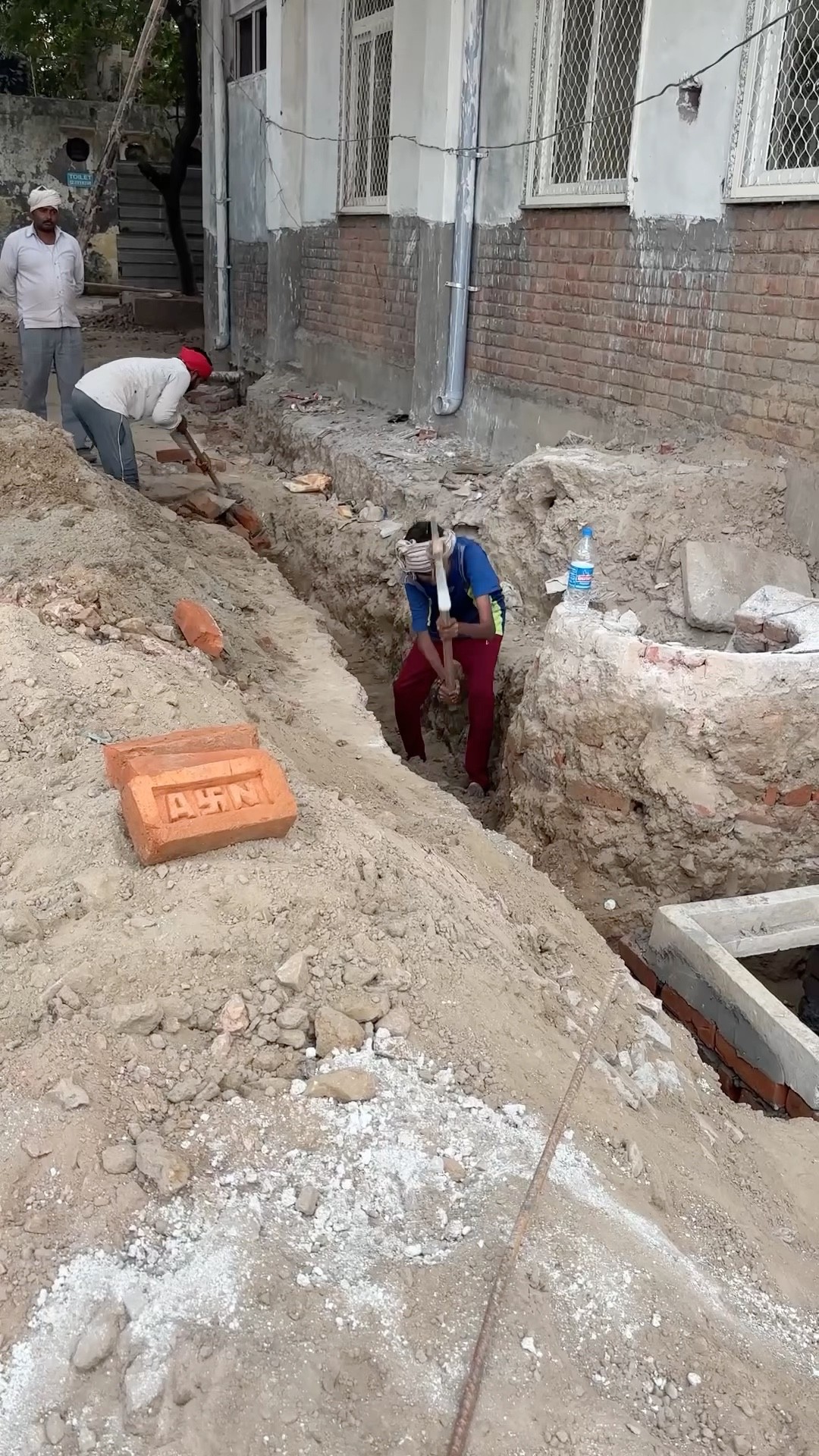 ?बीमारी मैं काम नहीं करने दूँगा भाई ??#humanity #respect #helping #trending #viralvideo