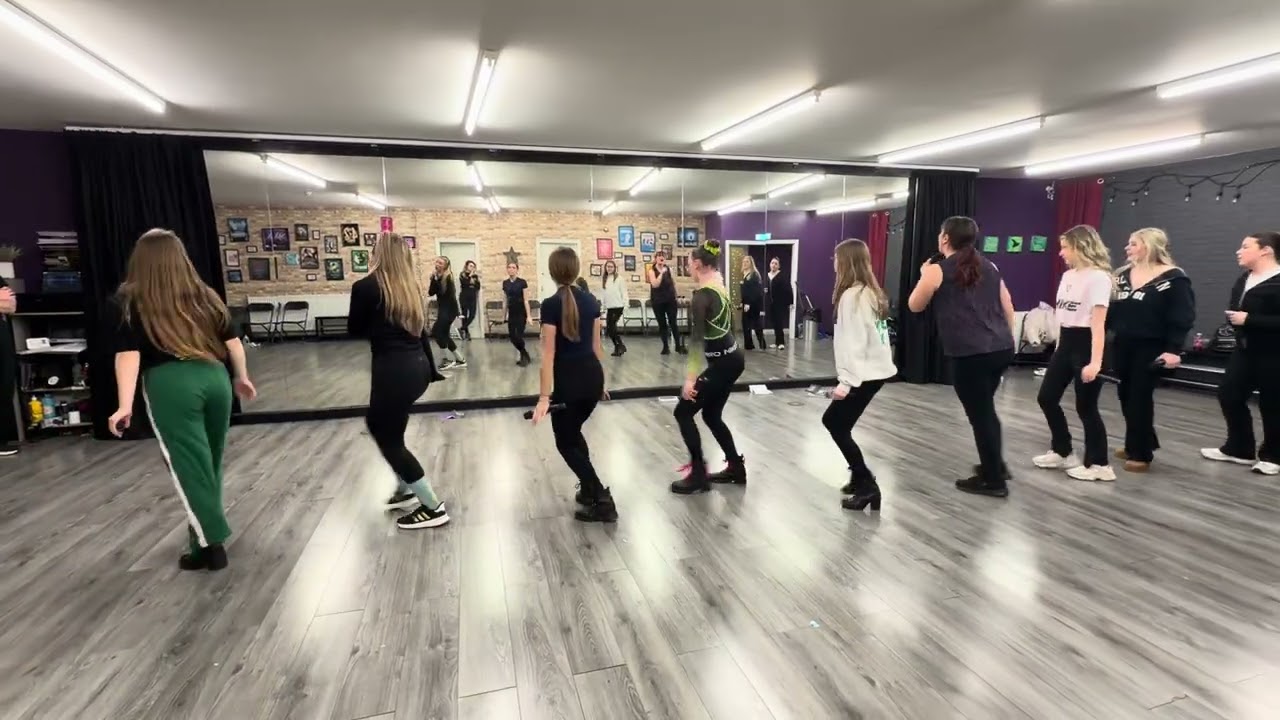 SIX (queens- don’t loose ur head)